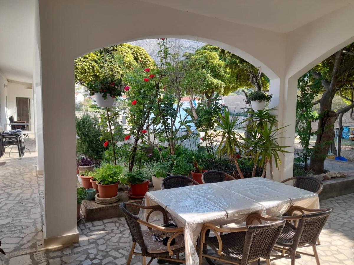 Rooms & Apartments Kaurloto Паг Экстерьер фото