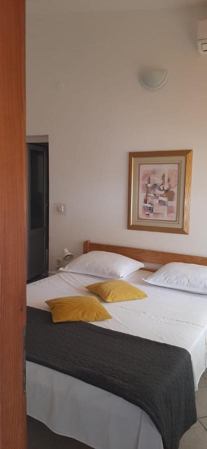 Rooms & Apartments Kaurloto Паг Экстерьер фото
