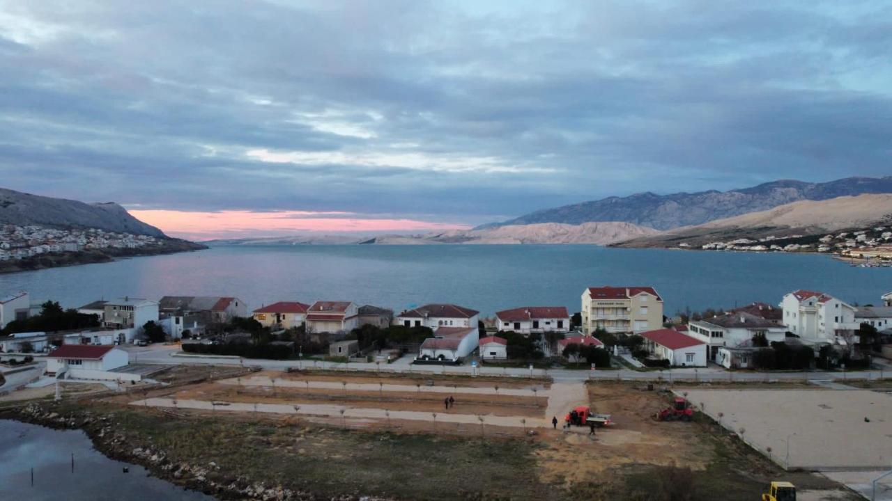 Rooms & Apartments Kaurloto Паг Экстерьер фото