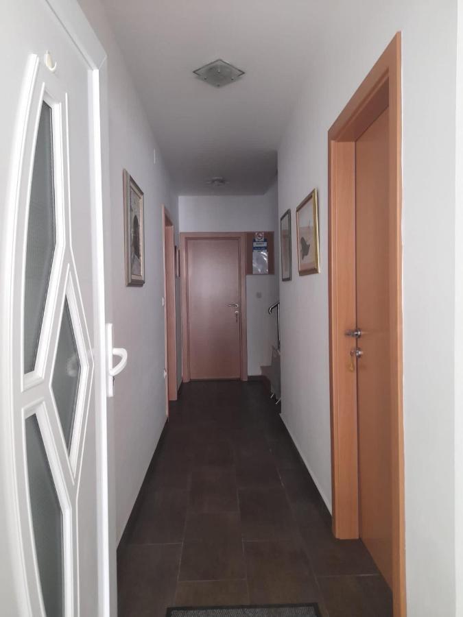 Rooms & Apartments Kaurloto Паг Экстерьер фото