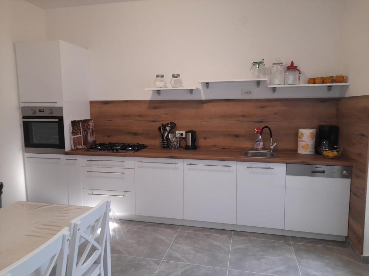 Rooms & Apartments Kaurloto Паг Экстерьер фото