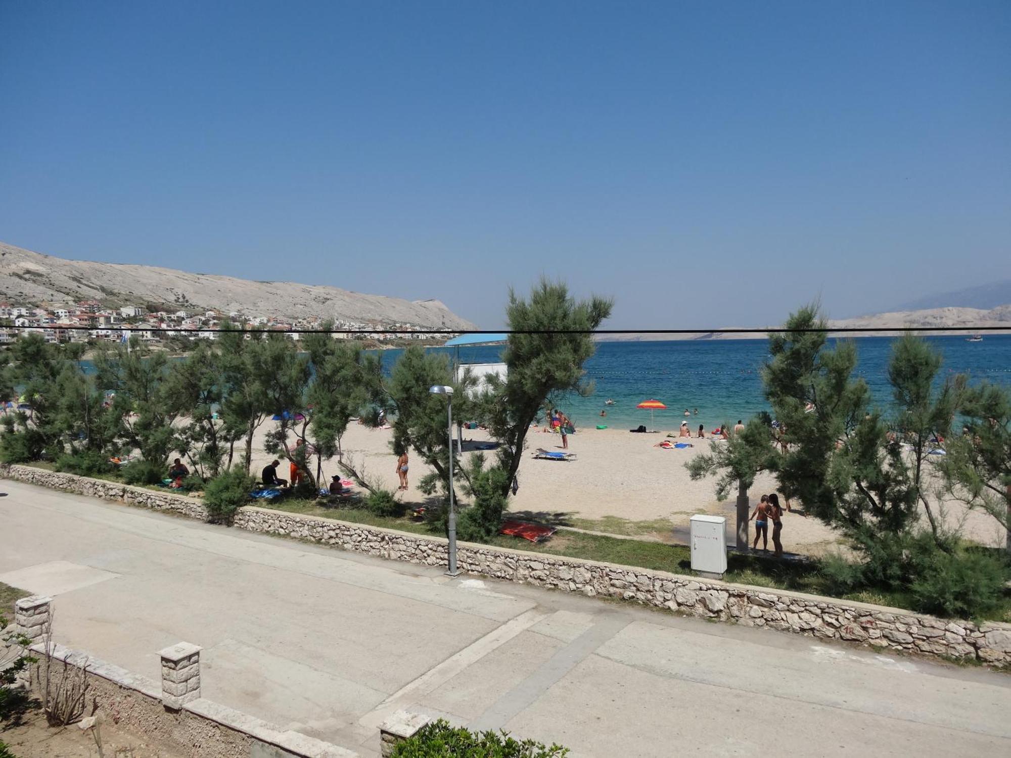 Rooms & Apartments Kaurloto Паг Экстерьер фото