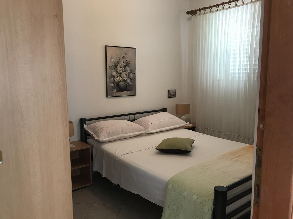 Rooms & Apartments Kaurloto Паг Экстерьер фото