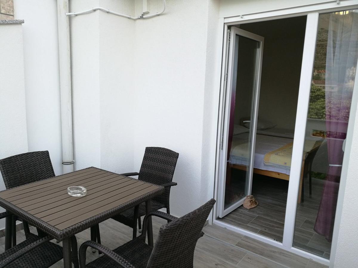 Rooms & Apartments Kaurloto Паг Экстерьер фото